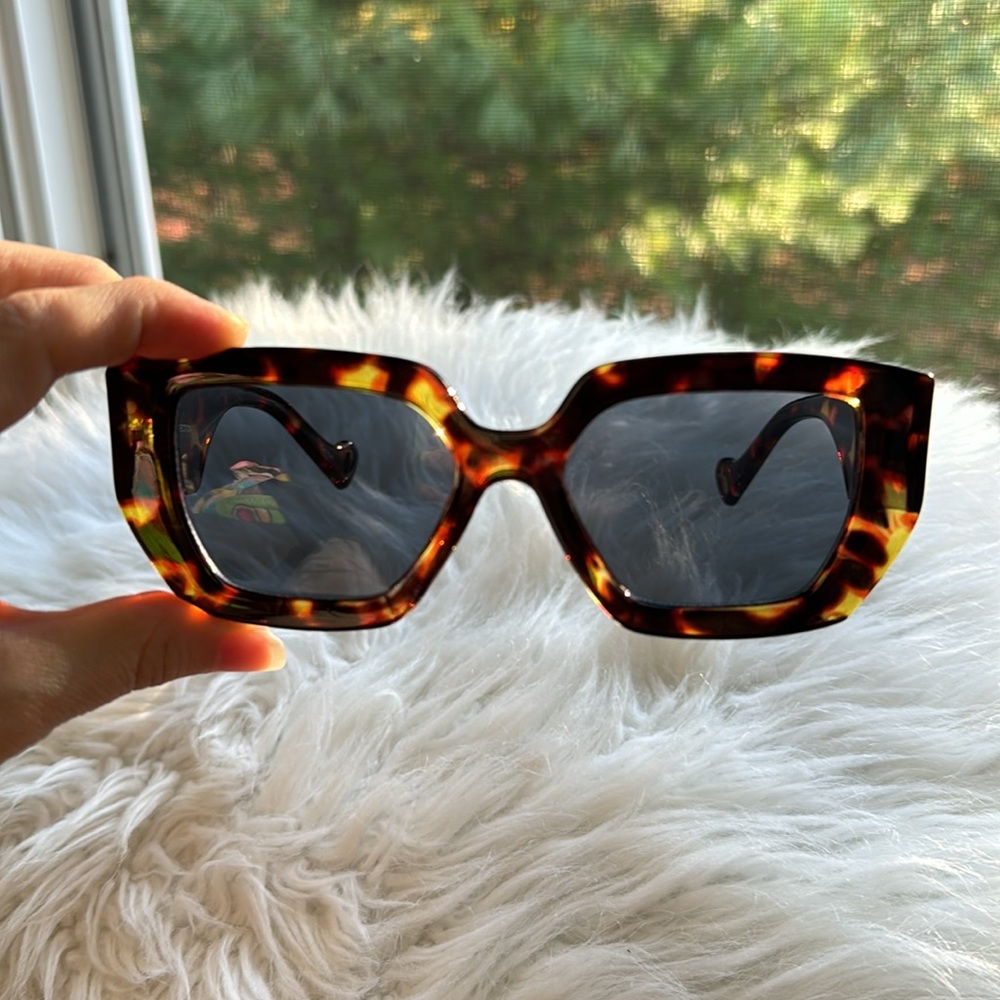 Tortoise sunglasses 🕶️